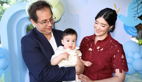  Juan Carlos Torres y Andrea Rivero con su hijo Juan Andrés.
