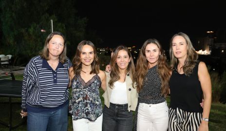  Pilar Valladares, Ale Díaz de León, Pitina Vázquez, Claudia Pérez y Carla Ortiz.
