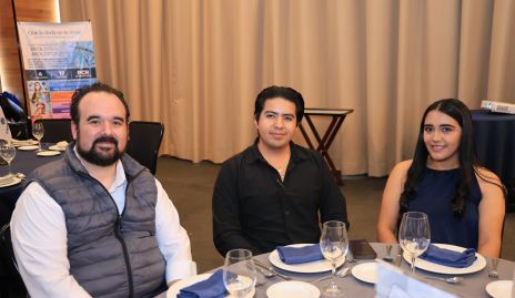  Guillermo Castro, Edgar Morales y Valeria Olmos.
