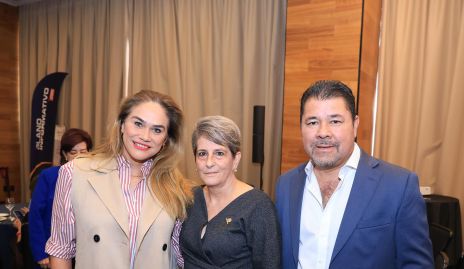  Danaé Enríquez, Ana María Abascal y Jorge Armendáriz.