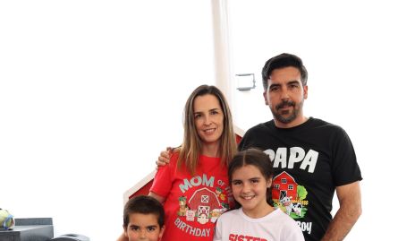  Eunice Camacho y Manuel Labastida con sus hijos José Manuel, Jerónimo y Paula.