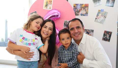  Rafaela Azuara, Xavier Azuara, Xavier Azuara y Diana Solorio.