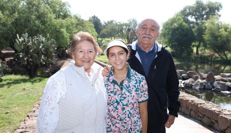  Alicia Magallí¿ón, Ana Sofía Razo y Carlos Razo.