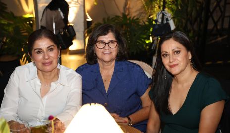  Olga González, Rocío González y María.