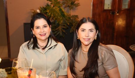  Queta Contreras y Yara Saldaña.