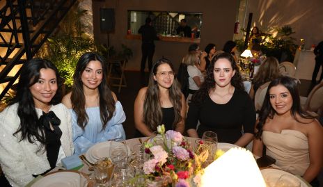  Gabriela, Mayela, Nohemí, Camila y Sofía Roa.