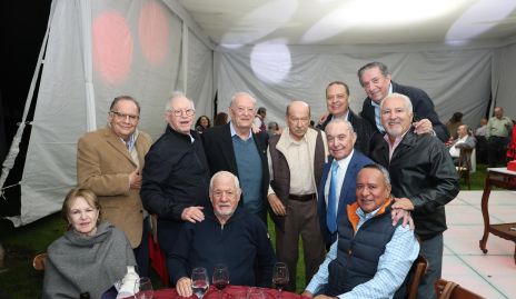 . Abelardo Uría con sus amigos 