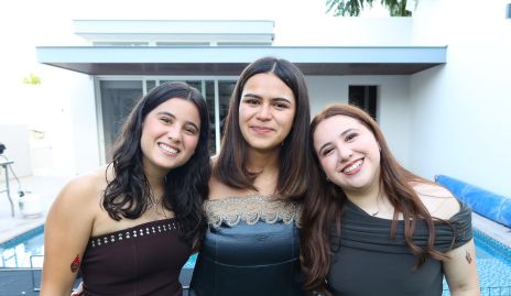  María Navarro, Sofía Navarro y Mich Carvajal.