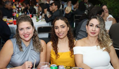  Karla Vilet, Silvia Torres y Anabel Fernández.