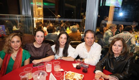  Sandra, Ximena, Gaby, Jorge y Connie.