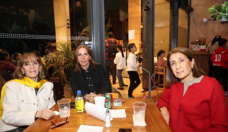  Alicia Villasuso, Maruja Villasuso y Gina Boesterly.