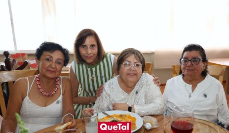  María Díaz, Ana Díaz, Rosalinda Martínez y Guadalupe Moreno.