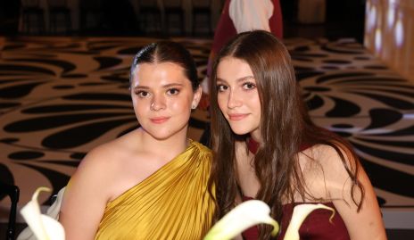  Paula García y Jennifer López.