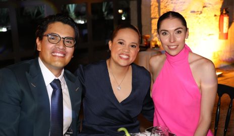 Adrián Tiscareño, Tere Ricavar y Paloma Mainou.