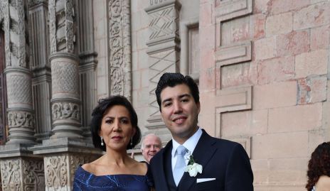  Claudia Pozos con su hijo Daniel De Luna.