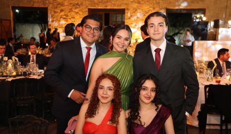  María Carcaño, José Caballero, Ana Carcaño, Orlando Caballero y Montserrat Tovar.