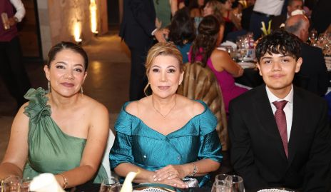  Elena Garza, Cecilia Pozos y Javier.