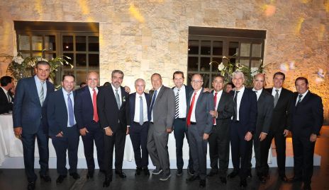  Javier Tobías, Toño Fonte, Erasto Aldrett, Daniel De Luna, Jorge Aldrett, Ramón Muñoz, Jaime Fonte, Salvador Aldrett, Toño Acebo, Sergio Godínez, Ricardo Raymond, Amadeo Calzada y Jorge Aldrett.