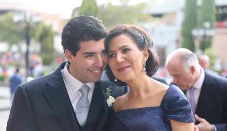 Daniel De Luna con su mamá Claudia Pozos.