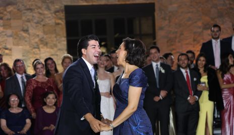  Daniel De Luna con su mamá Claudia Pozos.
