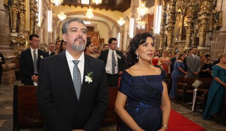  Daniel De Luna y Claudia Pozos, papás del novio.