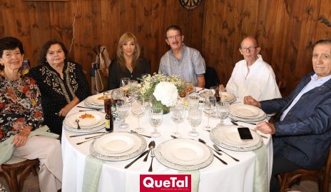  Leti Muñiz, Linda Goldaracena, Cristina Córdova, Guillermo Muñiz, Alejandro Muñiz y David Miramontes.