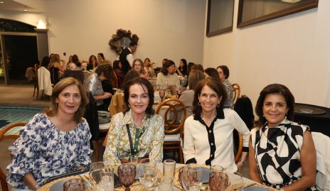  Mónica Leal, Lourdes Gómez, Claudia Canales y Patricia Silos.