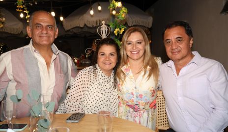  Jorge Schekeiban, Beatriz Blanco, Geo Galina y Rogelio Chong, papás de los novios.