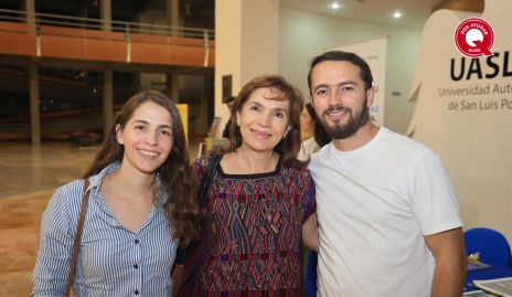  Sofía, Angélica y Carlos.