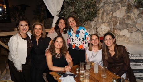  Martita Muñiz y las Voluntarias del Club de Niños y Niñas.