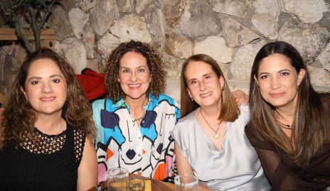  Liliana Meade, Guille Guerra, Sofía Gómez y Brenda Gómez.