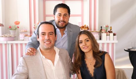  Jurgen Mebius, Jorge Rocha y Regina León.