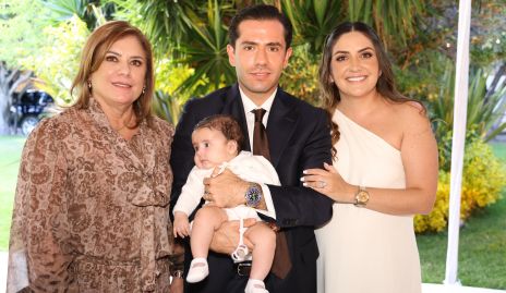  Elsa Gil, Mau Torres y Regina Nieto con Regina.