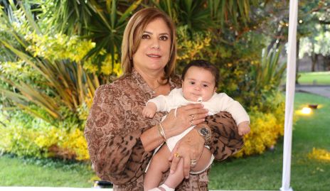 Elsa Gil con su nieta Regina Torres.