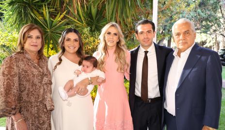  Elsa Gil, Regina Nieto, Eleida Sánchez, Mauricio Torres y Jorge Torres Corzo con Regina.