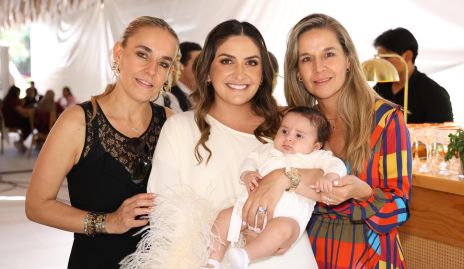  Mónica Torres, Regina Nieto y Marcela Torres con Regina.
