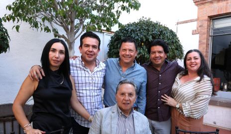  Alejandra Pérez, Raúl Saldaña, Tito Loredo, Raúl Rivera, Juan Beltrán, Fernanda Nieto y Raúl Rivera.