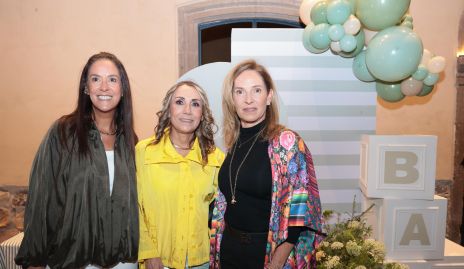  Delia Iduarte, Roxana Serna y Claudia Díaz Infante.