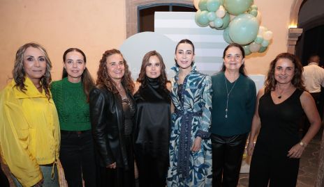  Rocana Serna, Marcela, Verónica y Nuria Alcalde, Liliana Meza, Cristina y Rocío Alcalde.