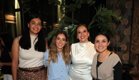  Pau Tonche, Adri Muñoz, Andrea Barbosa y Mariela Pérez.