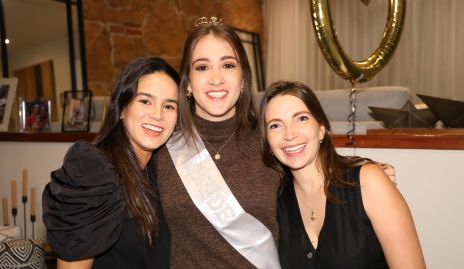  Sandra Villalobos, Yamilé Fontes y Miriam Alba.