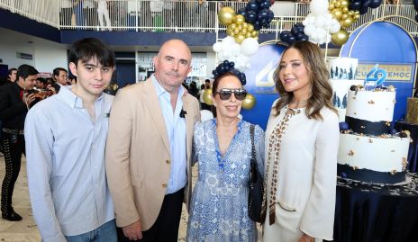  Francisco Martínez Araujo, Francisco Martínez Becker, Margarita Becker y Giovanna Araujo.