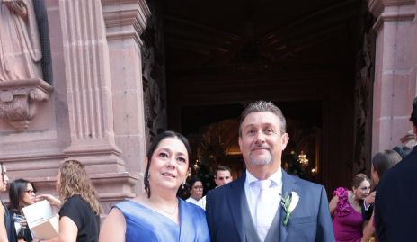  Pilar Fernández y Carlos Gerardo Martínez, papás del novio.