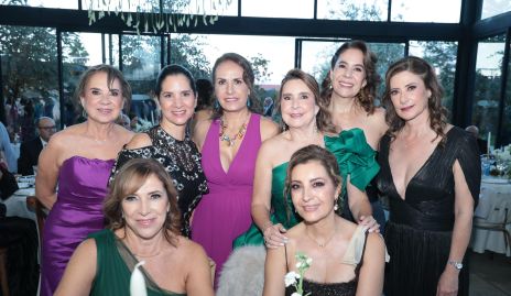  Marysol Hernández con sus amigas.