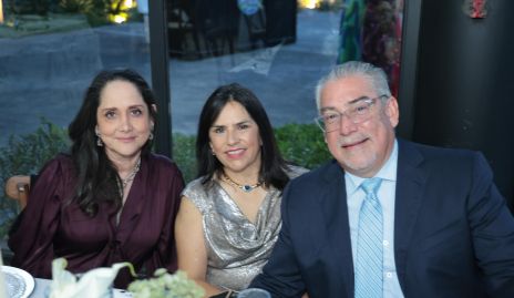  Marcela Sánchez, Lupita Quibriera y Juan Echavarria.