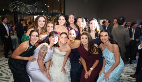  Daniela González con sus amigas.