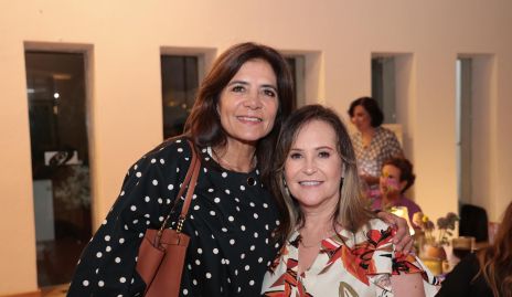  Claudia de los Santos e Ingrid Pérez.