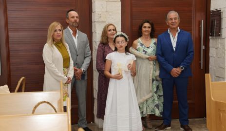  María Esther Guerra, Víctor Muñoz, María José y sus padrinos Margarita Ruiz, Irasema Medellín y Fernando Abud.