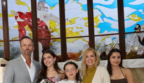  Víctor Muñoz,  Victoria y María José Muñoz, María Esther Guerra y María Muñoz.
