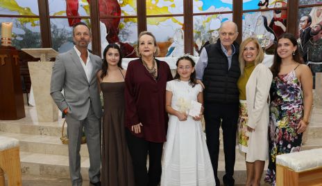  Víctor Muñoz, María Muñoz, Miroslava González, María José y José Muñoz, María Esther Guerra y Victoria Muñoz.